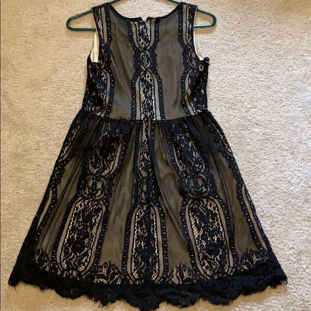 Dress - Picture 5 of 8
